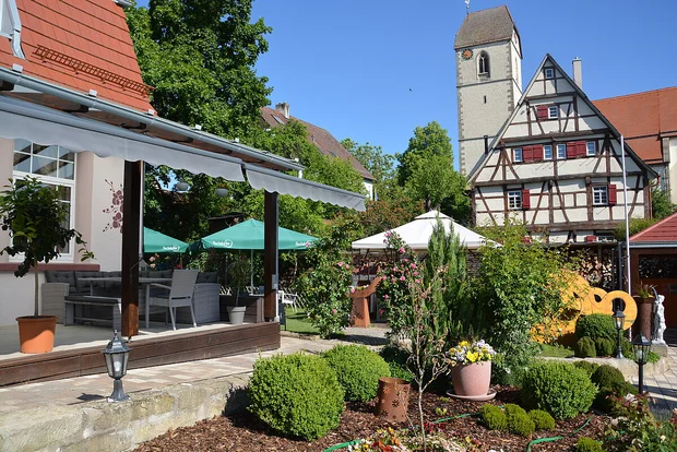 Außenbereich des Blumencafés mit Terasse
